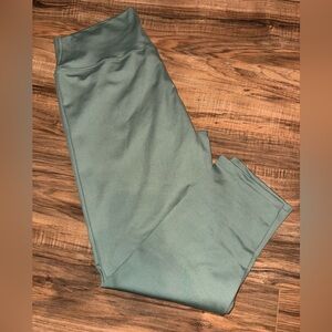 Bally Fitness Women's Sage Green 3/4 Leggings